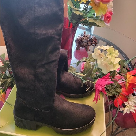 Rouge Helium Shoes - Rouge Knee-High Boots